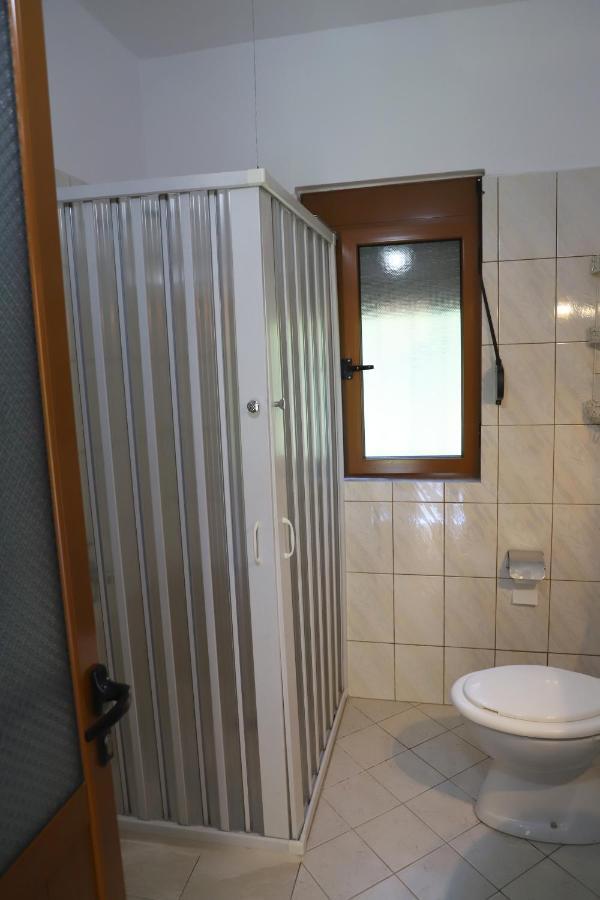 Guest House Bumbli 베라트 외부 사진