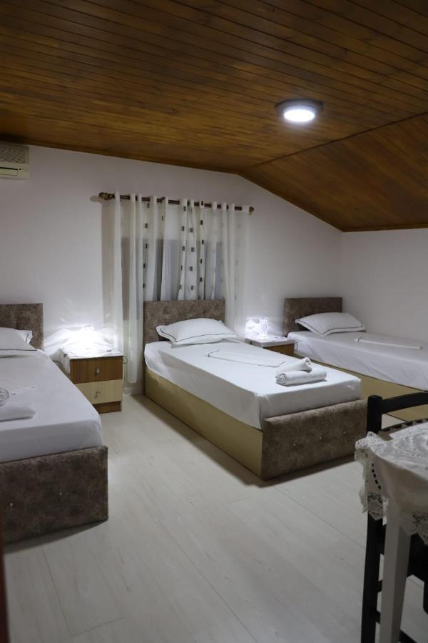 Guest House Bumbli 베라트 외부 사진