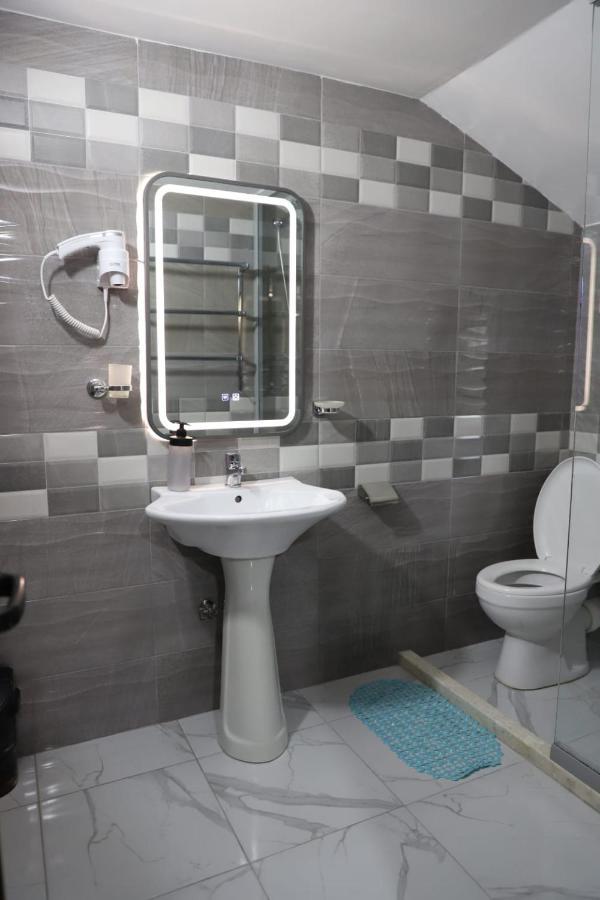 Guest House Bumbli 베라트 외부 사진
