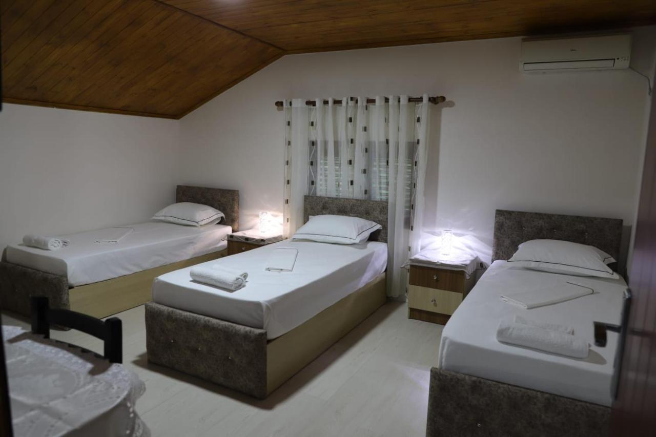 Guest House Bumbli 베라트 외부 사진