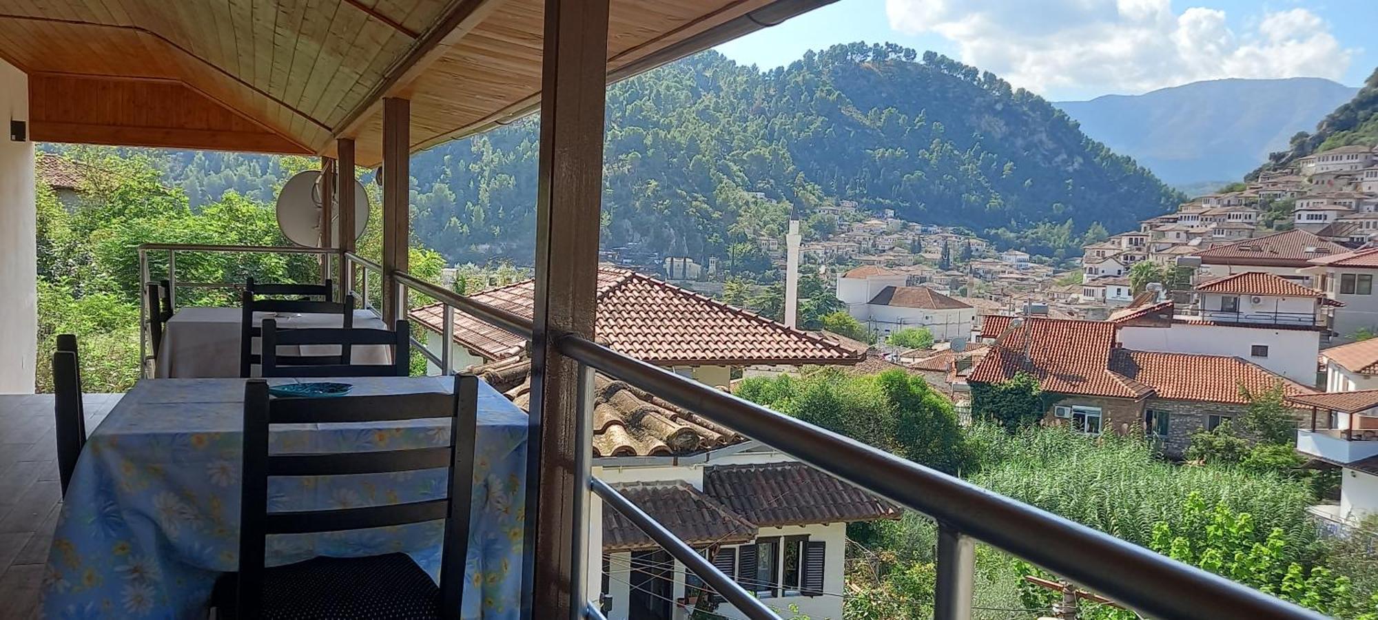 Guest House Bumbli 베라트 외부 사진